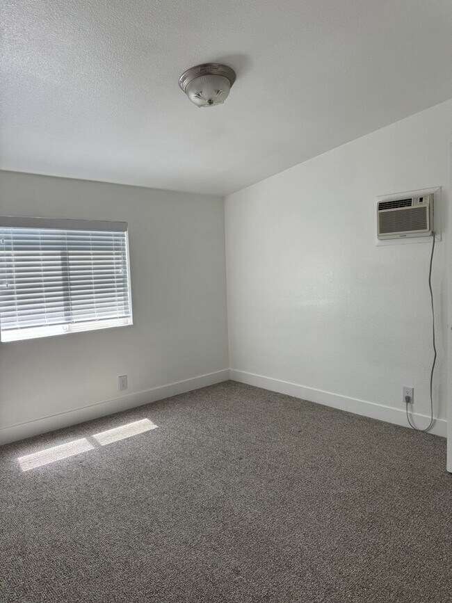Building Photo - Large Echo home for rent