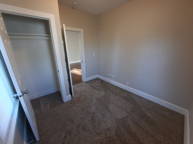 Building Photo - 3814 8th Pl