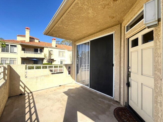 Building Photo - 2 bed, 2 bath located in Corona, CA!