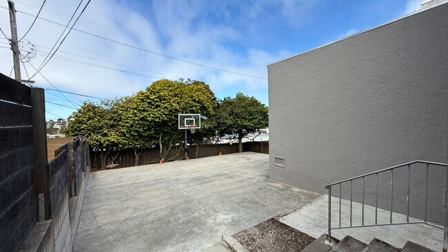 Building Photo - Updated 4BR/2BA Single Family Home in Cove...