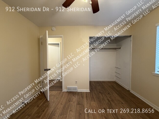 Building Photo - 912 Sheridan Dr