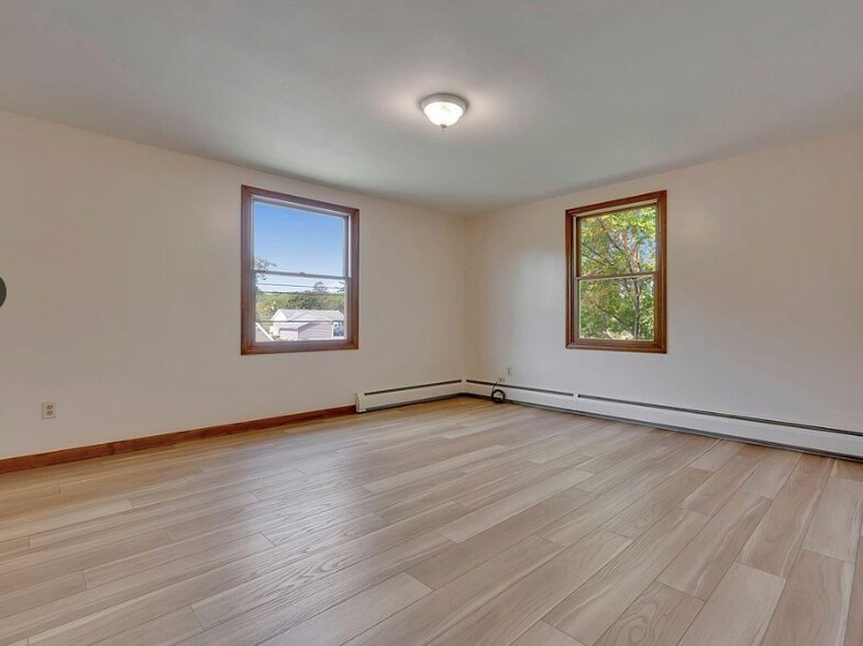 Building Photo - 24 Riverview St