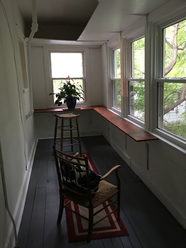 Building Photo - 1211 23rd Ave NE