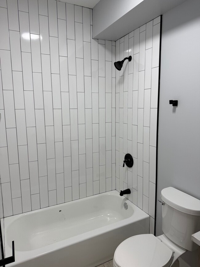 Building Photo - 2622 W Adams St