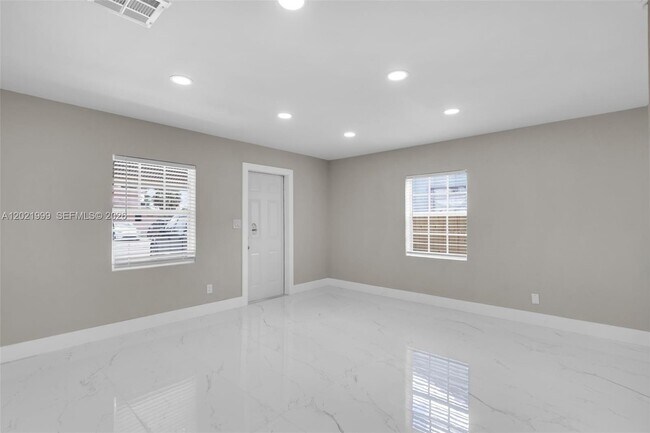 Building Photo - 1660 W 26th St
