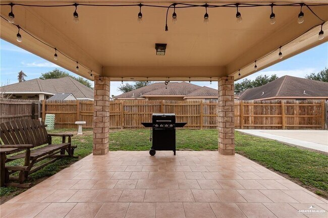 Building Photo - 13 Kingsborough Ave