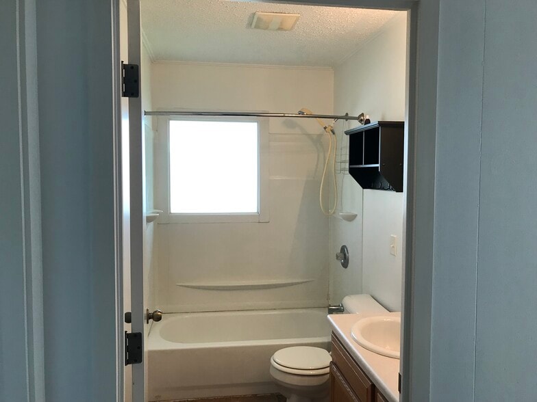 Building Photo - 1984 Pine St