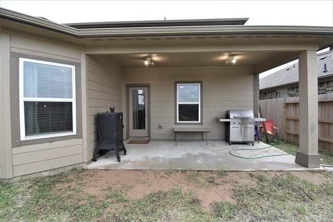 Building Photo - 10012 Deussen Ln
