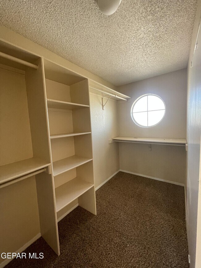 Building Photo - 13928 Pete La Rue Cir