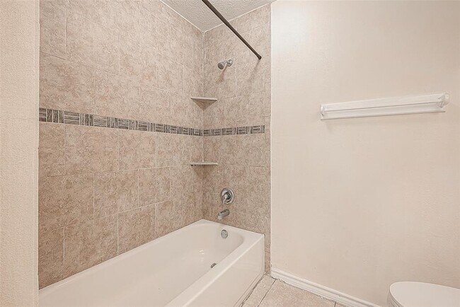 Building Photo - 1615 Millbury Dr