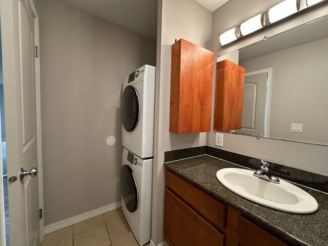 Building Photo - 2bd/1ba Bothell Condo