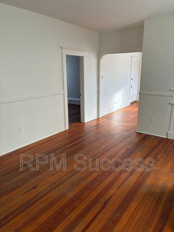 Building Photo - 19 Stephen St