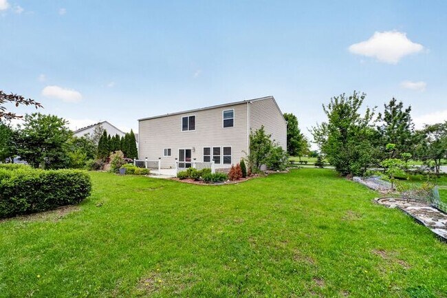 Building Photo - Quiet, comfort living in Westfield