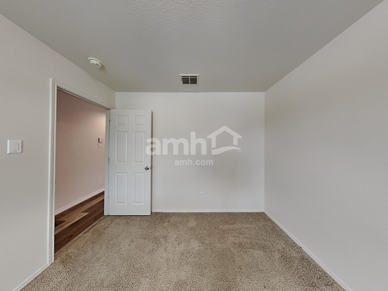 Building Photo - 2912 Mockingbird St