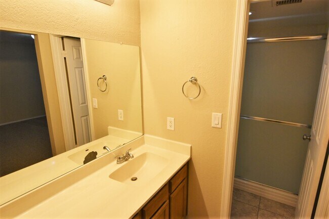 Building Photo - 5604 W Garden Dr