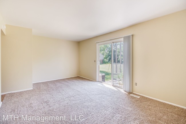 Building Photo - 3 br, 1 bath Apartment - 1001 Vincent Court