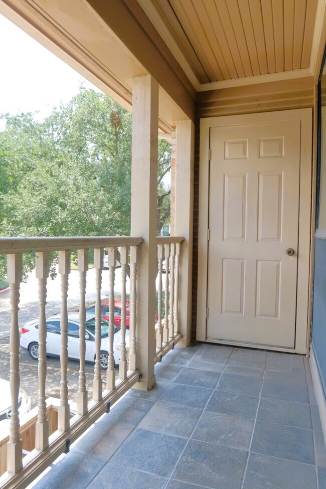 Building Photo - 1311 Antoine Dr