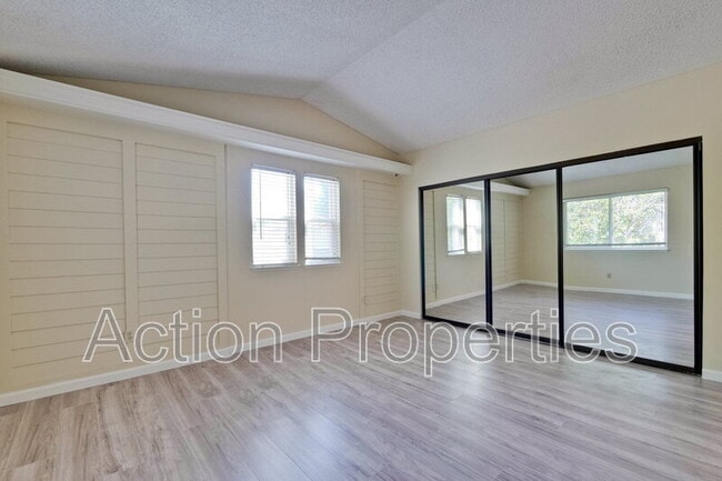 Building Photo - 1999 Garden Bing Cir