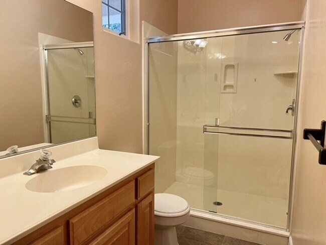 Building Photo - Newer 5 Bedroom House Close to Cal Poly