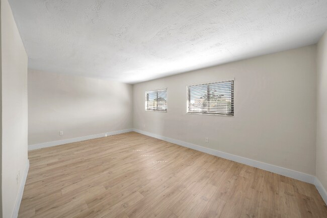 Building Photo - 1310 W 29th St