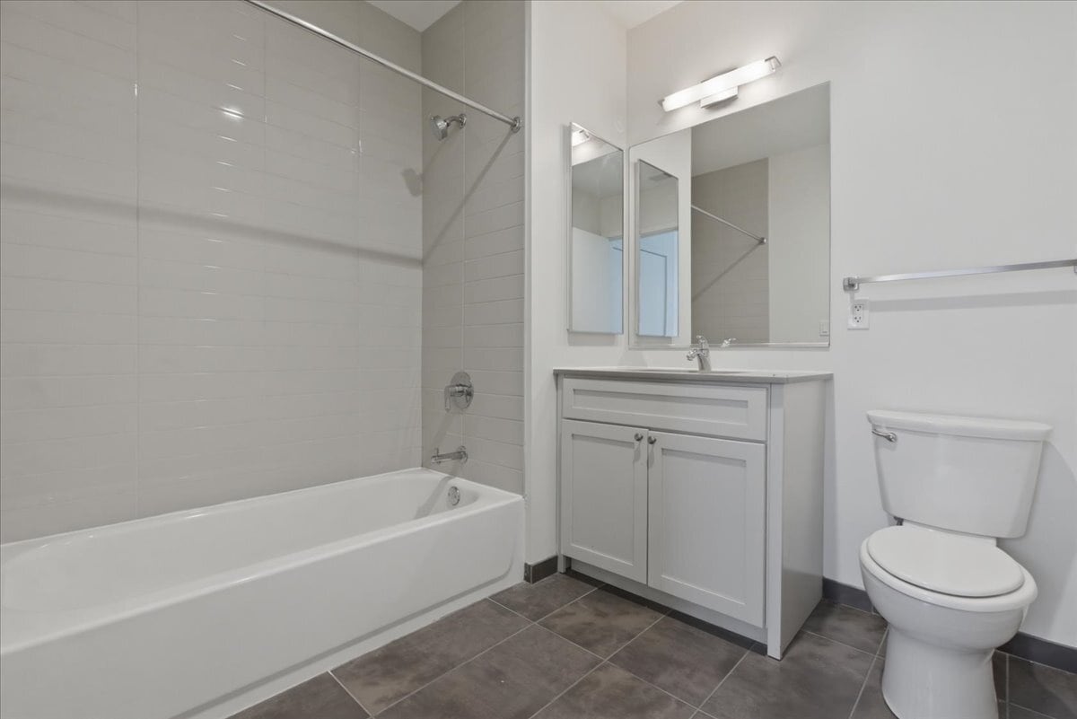 Building Photo - 830 N Milwaukee Ave