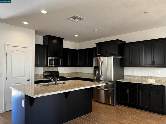Building Photo - 742 Iris Dr