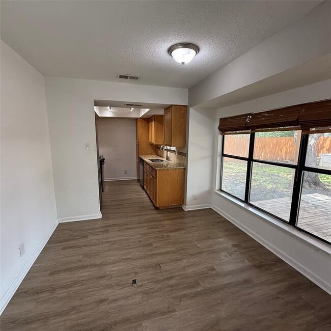 Building Photo - 1500 Wroxton Way