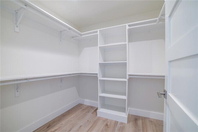 Building Photo - 1502 Villanova Dr