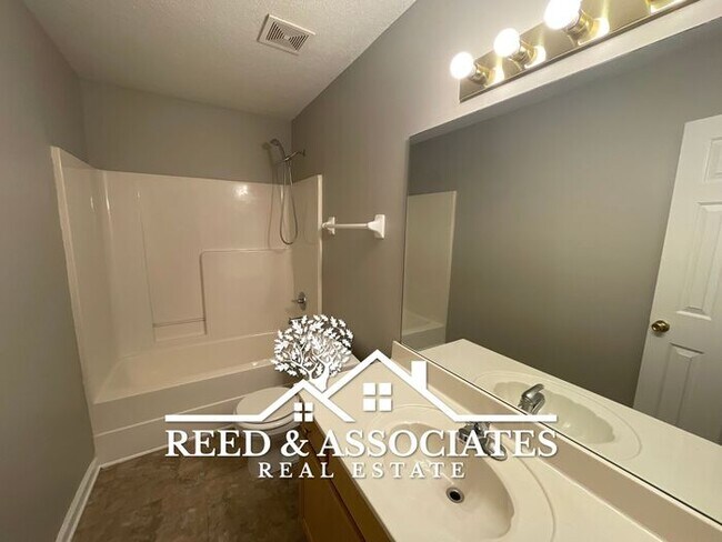 Building Photo - 3-Bedroom Oakland Home with Open Living Space