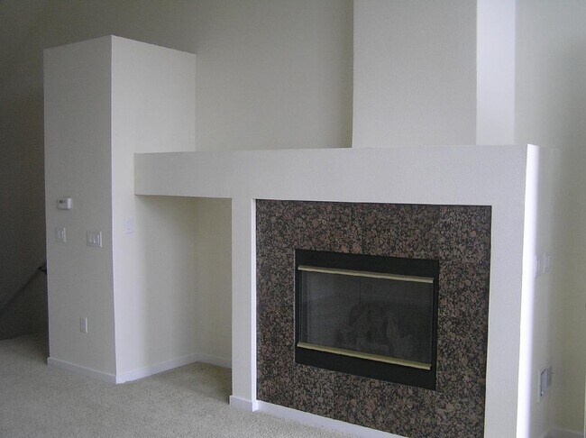 Building Photo - 2BR/2.5BA High-End Townhome with Attached ...