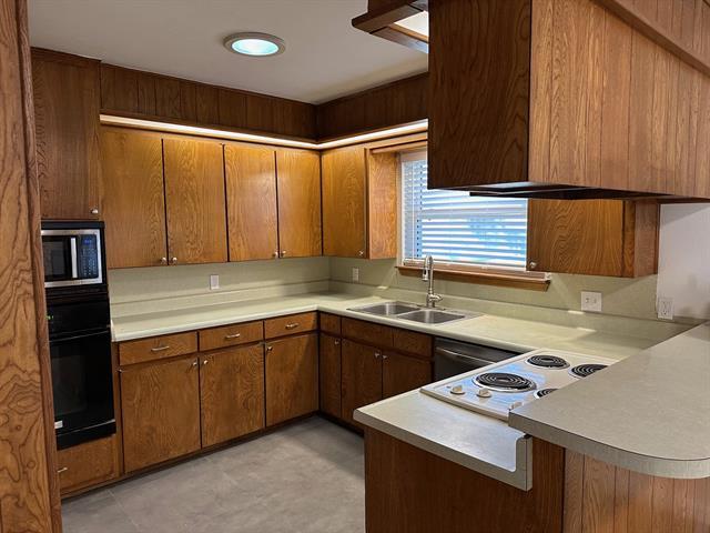 Building Photo - 3603 Bristol Dr