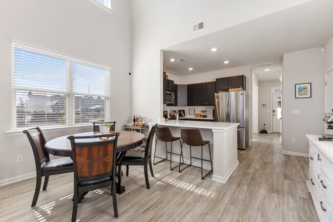 Building Photo - 7695 Knightbell Cir