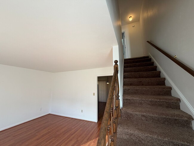 Building Photo - North Roanoke County Duplex!