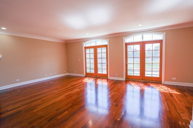 Building Photo - 4321 W Peterson Ave