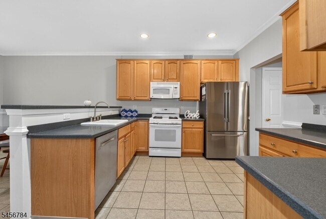 Building Photo - 7 Pinehurst Cir