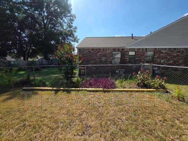 Building Photo - 113 Northfield Dr