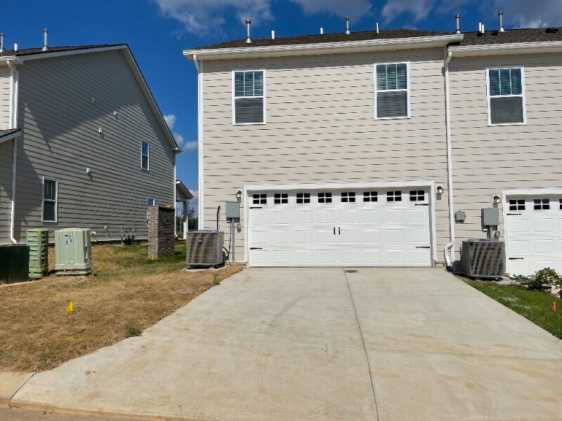 Building Photo - 2620 Comanche Ct