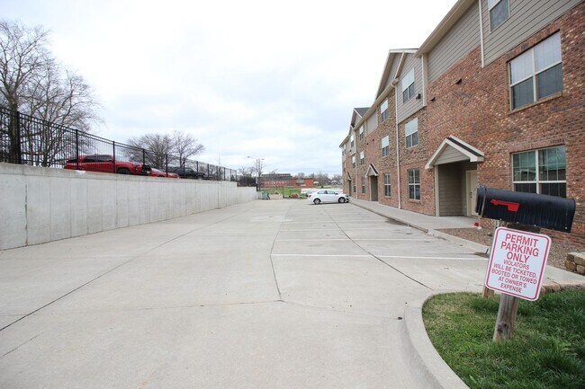 Building Photo - 1405 Bass Ave