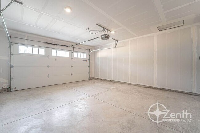 Building Photo - 4716 NE 37th Ct