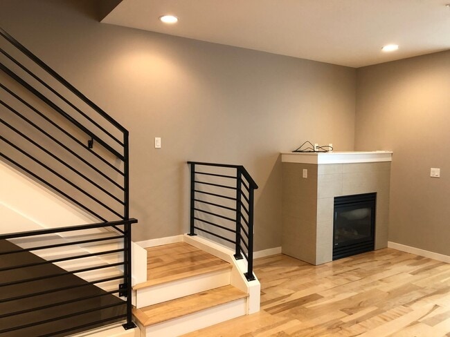 Building Photo - 3bd/2.25ba Issaquah Townhome