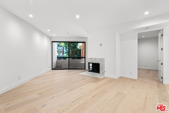 Building Photo - 2102 Century Park Ln