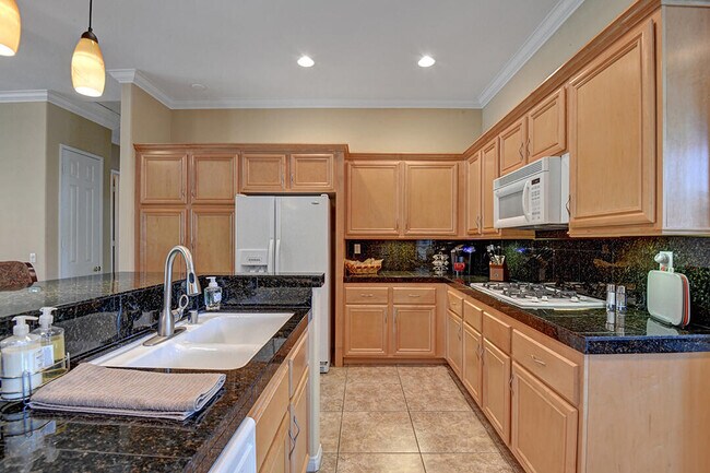 Building Photo - 54 Camino Real