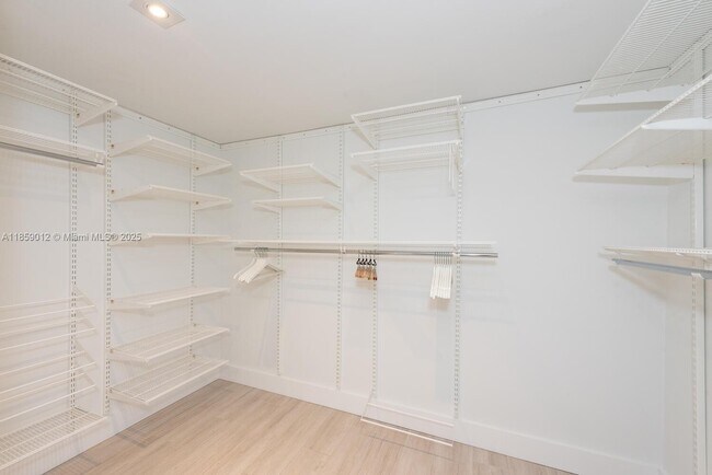 Building Photo - 181 Crandon Blvd