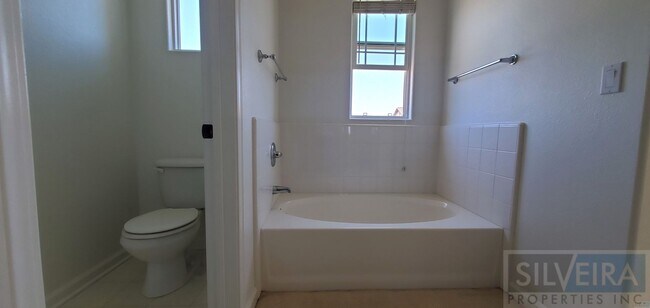 Building Photo - 1715 Bilbao Dr