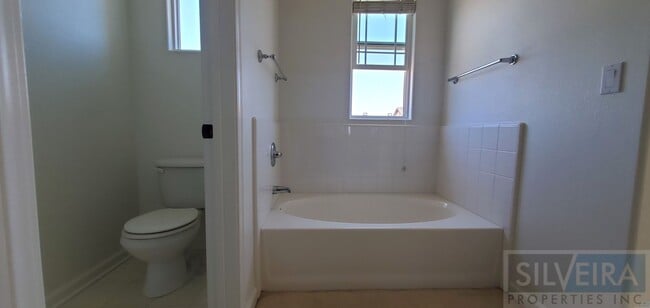 Building Photo - Lovely 2-story townhome located in the La Ventana gated community