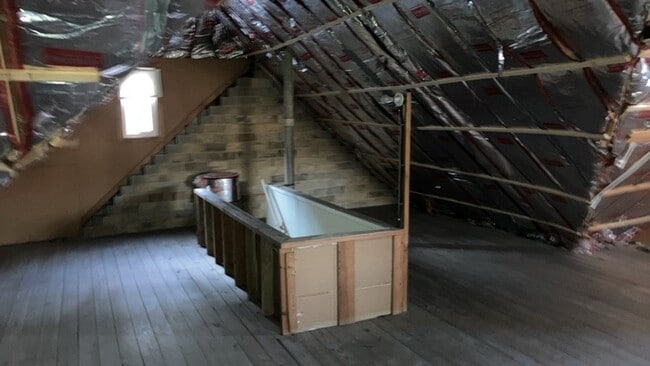 Building Photo - 1076 Sherwood Dr