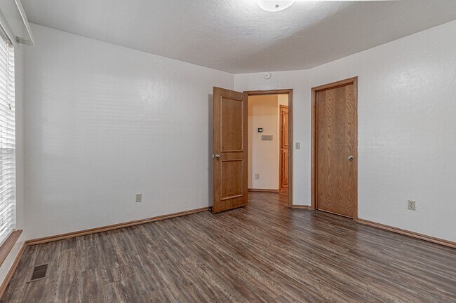 Building Photo - Beautiful 4-Bedroom, 3-Bath Home with 3-Ca...