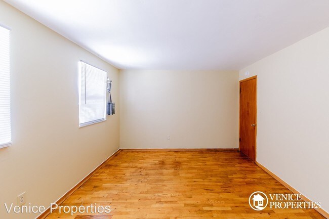 Building Photo - 171 E 12th Ave