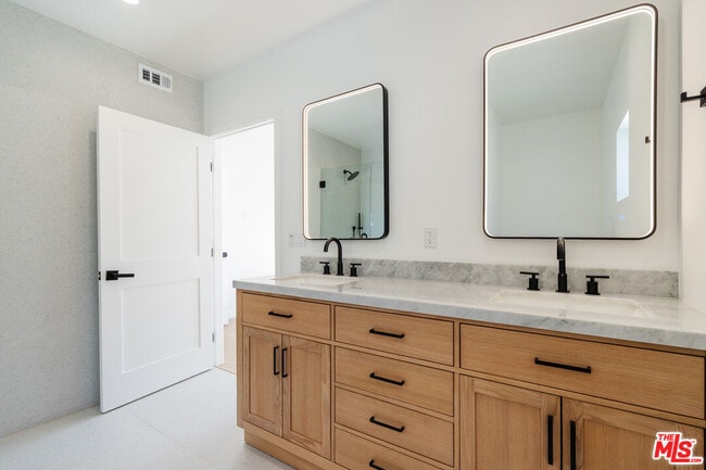 Building Photo - 6763 Lexington Ave