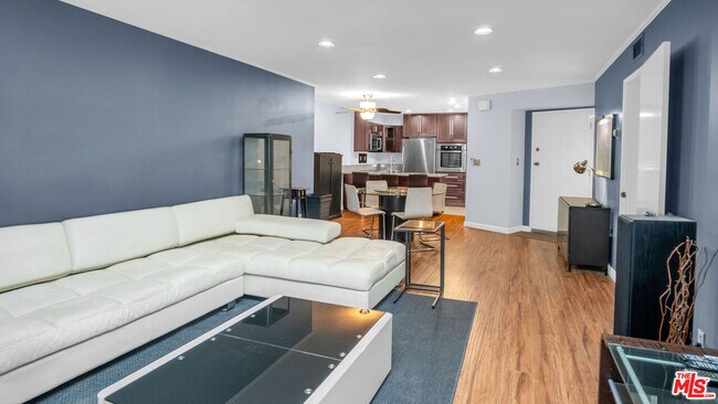 Building Photo - 2260 N Cahuenga Blvd